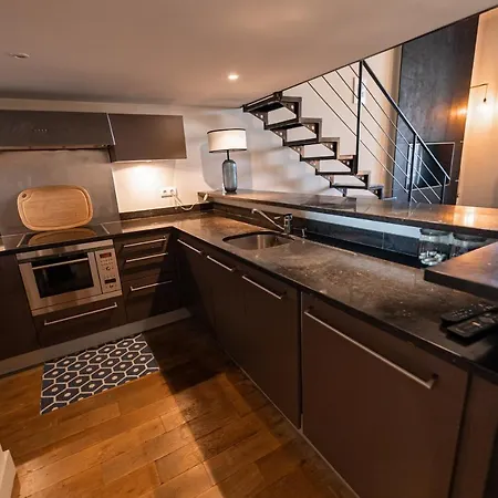 With Mezzanine Sleeps 4 In Sought After In Apartment *